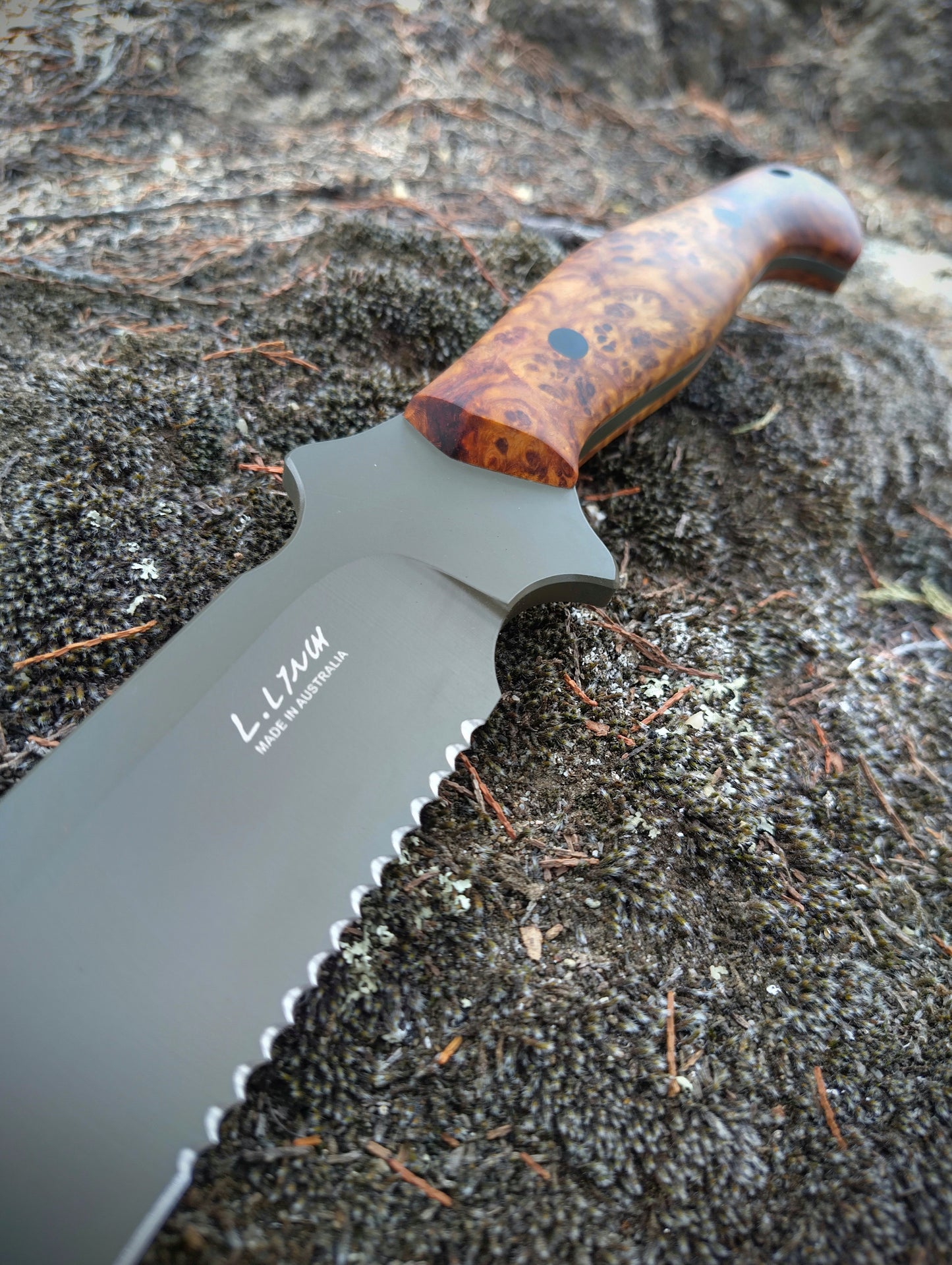 Bushranger-Serrated (Nitro V, Amboyna Burl)